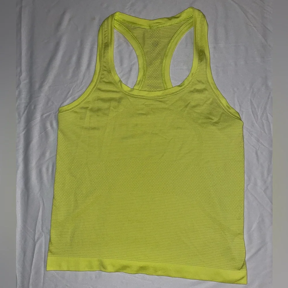 Lululemon Swiftly Tech Race Length Yellow Racerback Tank Top in Women’s Size 6 - Picture 2 of 7